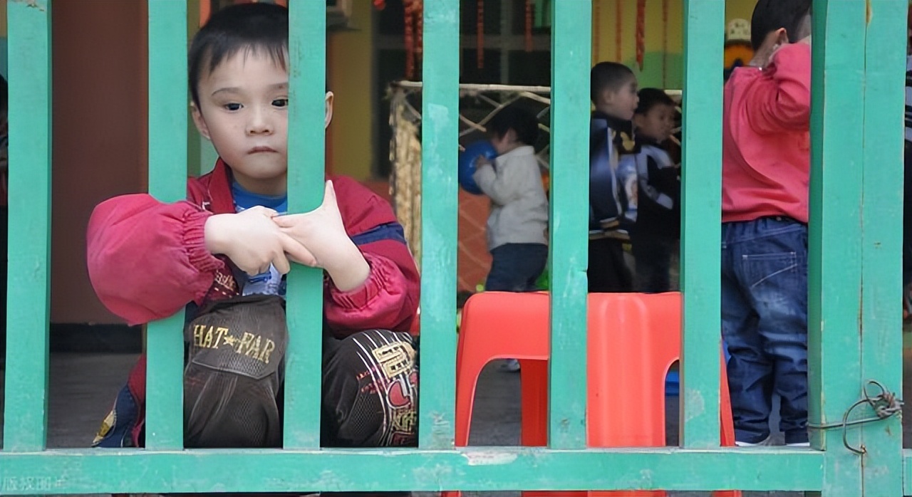 为什么不建议孩子去私立学校，白岩松谈寄宿学校的危害