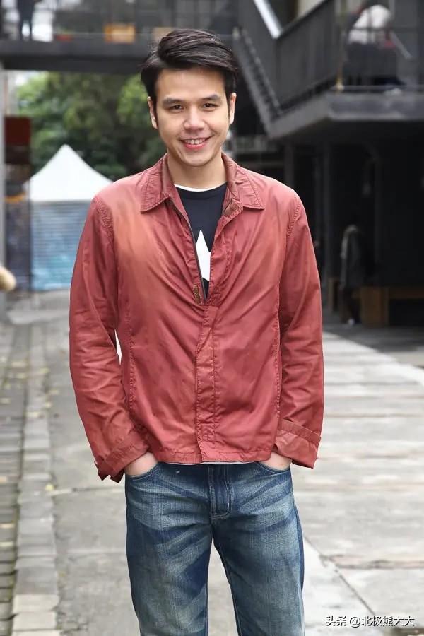 “10亿富婆”萧亚轩个人资料简介：见一个爱一个，男友越换越年轻