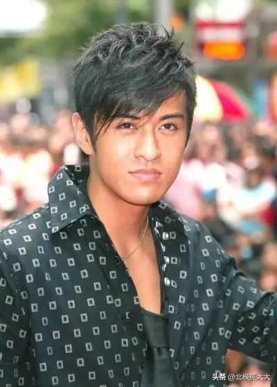 “10亿富婆”萧亚轩个人资料简介：见一个爱一个，男友越换越年轻