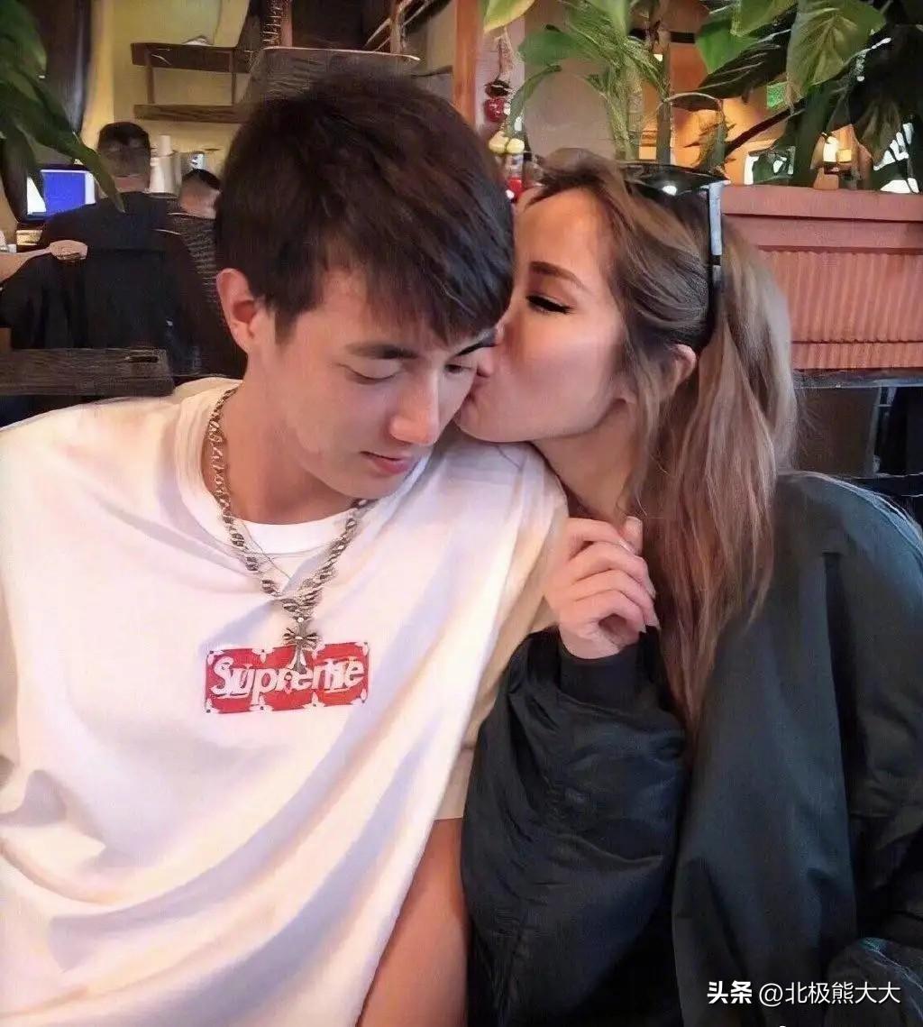 “10亿富婆”萧亚轩个人资料简介：见一个爱一个，男友越换越年轻