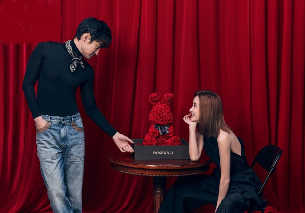 陆毅和鲍蕾以及袁弘和张歆艺合体拍情人节大片，都是最佳夫妻档