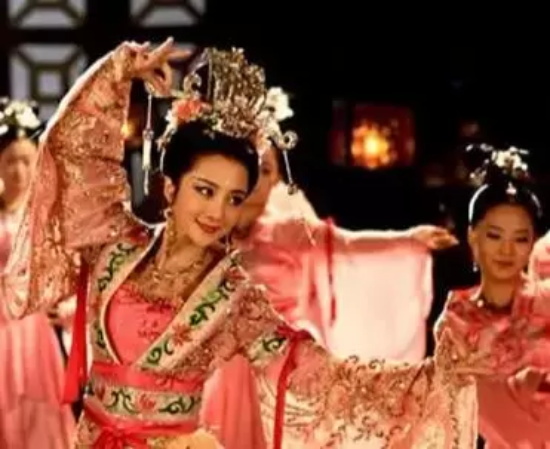 三国甄宓是谁的妻子（历史上的三国甄宓简介介绍）