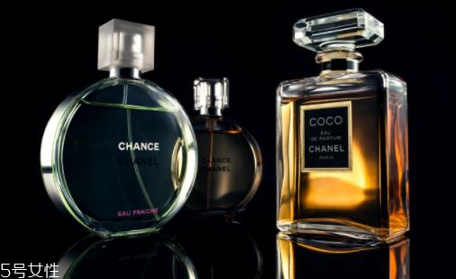 香水喷太多了怎么办？用湿毛巾擦拭