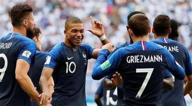 十大法国队足球明星（法国足球十大明星）  2