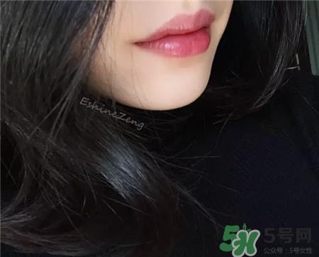 纪梵希黑色口红颜色 纪梵希黑色变色唇膏试色