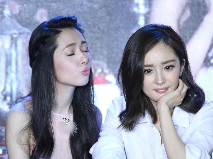 郭碧婷向佐恋情实锤? 网友曝光牵手甜蜜逛街, 向佐本人回应来了!