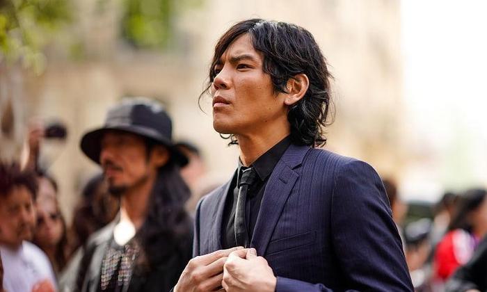 郭碧婷向佐恋情实锤? 网友曝光牵手甜蜜逛街, 向佐本人回应来了!