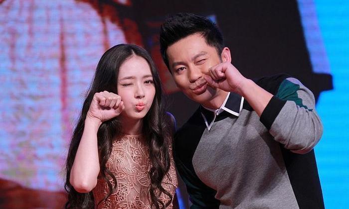 郭碧婷向佐恋情实锤? 网友曝光牵手甜蜜逛街, 向佐本人回应来了!