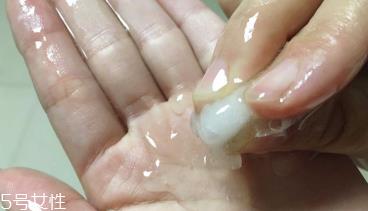 敷蚕丝面膜的正确步骤 拯救大鼻子不服帖