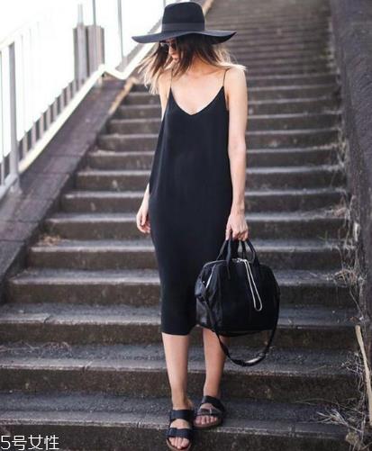 吊带连衣裙配什么鞋子?吊带连衣裙搭配鞋子图片 吊带连衣裙配什么鞋子?吊带连衣裙搭配鞋子图片