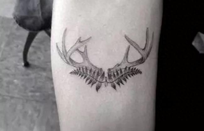 鹿角纹身图例——俏皮，简约，非常适合小清新人群
