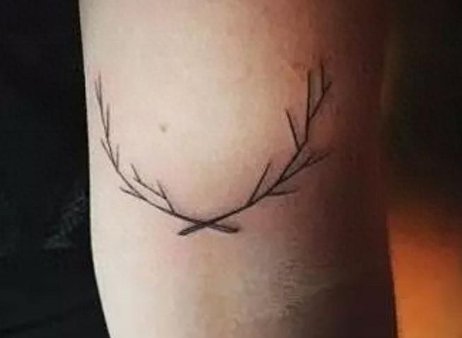 鹿角纹身图例——俏皮，简约，非常适合小清新人群