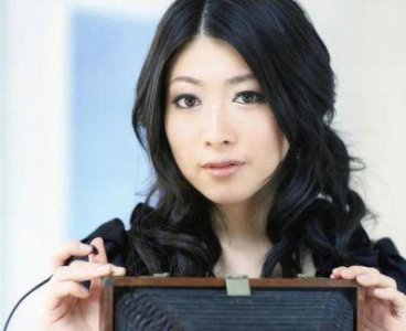 ​茅原实里宣布退出声优圈，恋情曝光引发热议