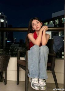 ​蒲巴甲与梁洁分手！这两位高颜值明星曾引发热议，多次被拍到的亲密互动令人羡