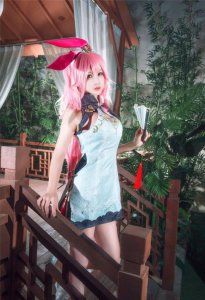 ​16岁小姐姐cos八重樱，别有一般韵味