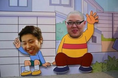 ​LOL春晚55开和PDD含情脉脉四目相对，网友戏称：猪狒基情