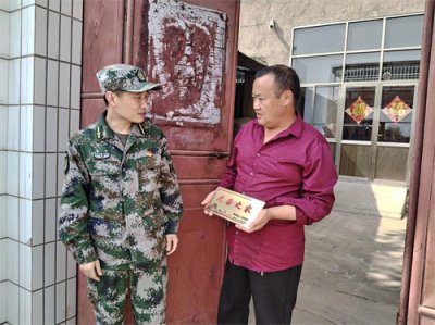 ​荥阳市高村乡：为现役军人悬挂“光荣之家”牌匾