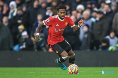 ​弗雷德本场数据：6射2正进1球+3次关键传球 获评8.3分