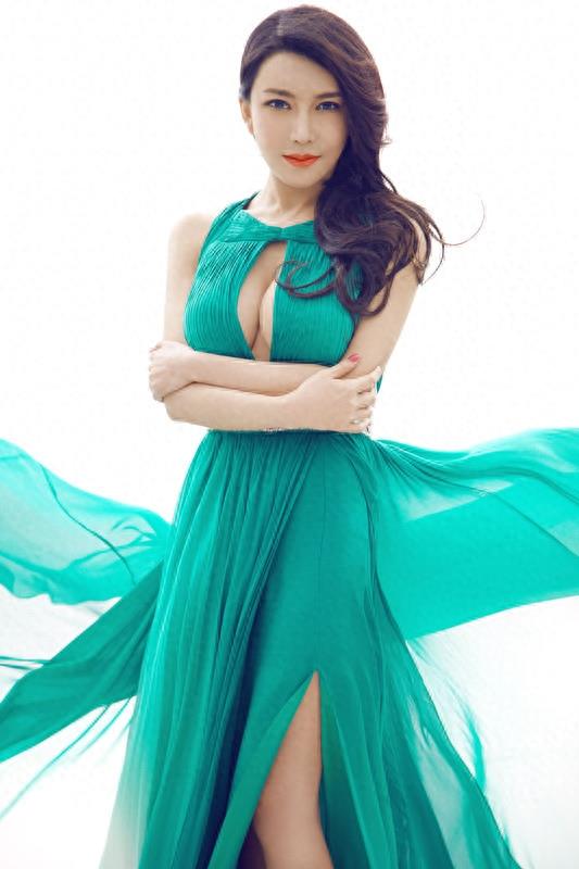 现代的潘金莲,龚玥菲气质写真