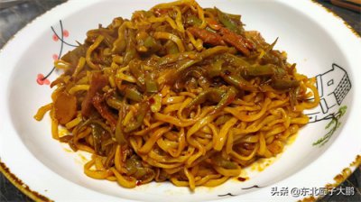 ​东北经典一锅出《豆角盖被》家常做法，面条口感劲道，非常入味