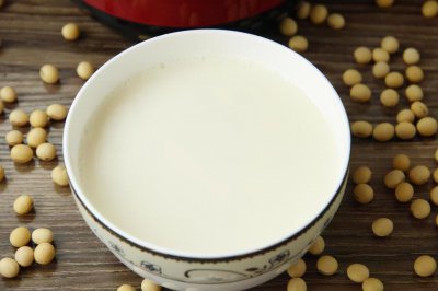 ​46岁上海女子，坚持每天喝豆浆，一段时间后，身体怎么样了？