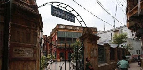 这是一家死亡旅馆,来者都有相同的愿望,两周后还活着就必须离开