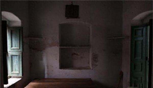 这是一家死亡旅馆,来者都有相同的愿望,两周后还活着就必须离开