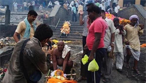这是一家死亡旅馆,来者都有相同的愿望,两周后还活着就必须离开