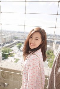 ​她是钟汉良的“妹妹”，2年前本该走红，气质悠然恬淡不输万茜！