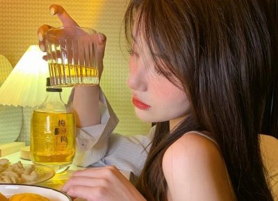 ​双鱼座女生的颜值和性格解析：清水出芙蓉的美与人缘的秘密