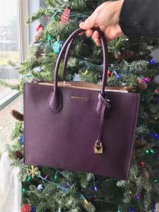 ​给女孩买包包｜COACH与MK之间你会选哪一个？从各家经典款来看看