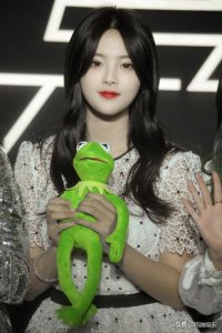 ​星光大赏红毯造型曝光，吴宣仪惊艳杨超越甜美，火箭少女魅力满满