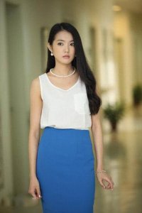 ​申珉熙不仅有窈窕的身材，文静淡雅的气质也十分惹人喜爱