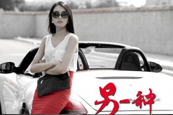 申珉熙不仅有窈窕的身材，文静淡雅的气质也十分惹人喜爱