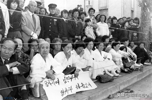 四十年前朴正熙出殡照片：汉城哀悼标语是汉字，两百万市民送行