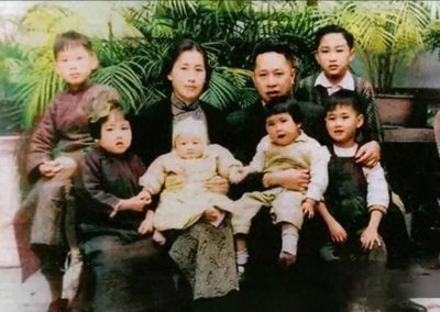 ​叶挺将军的全家福，夫妇双双遇难后，他们的孩子们怎么样了呢