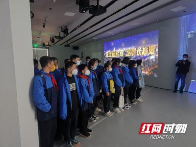 ​明德天心中学：寻访伟大成就 聆听奋斗故事