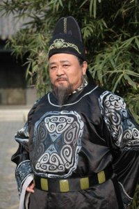 ​梁冠华：因太胖没戏演，但导演妻子却倒追他，39岁演狄仁杰终出名