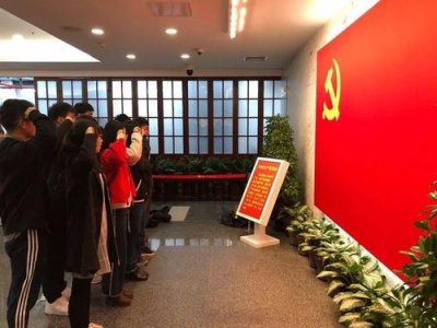 ​为何很多大学生争着要入党？大学生入党到底有哪些优势？