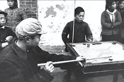 ​忘不了的童年，数不清的欢乐丨克朗棋、鸟市听书、打尜……