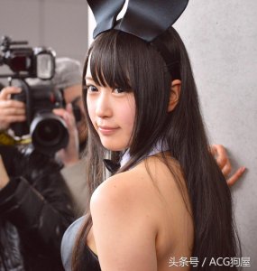 ​漫画家中的渣男？藤岛康介被爆脚踩3条船，抛弃妻女娶COSER