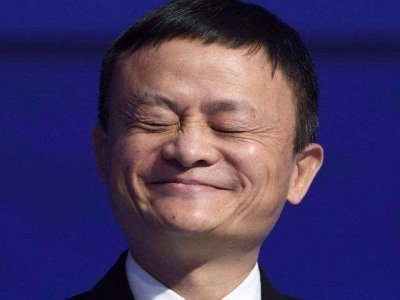 ​“阿里，阿里爸爸，阿里爸爸是个快乐的青年~”