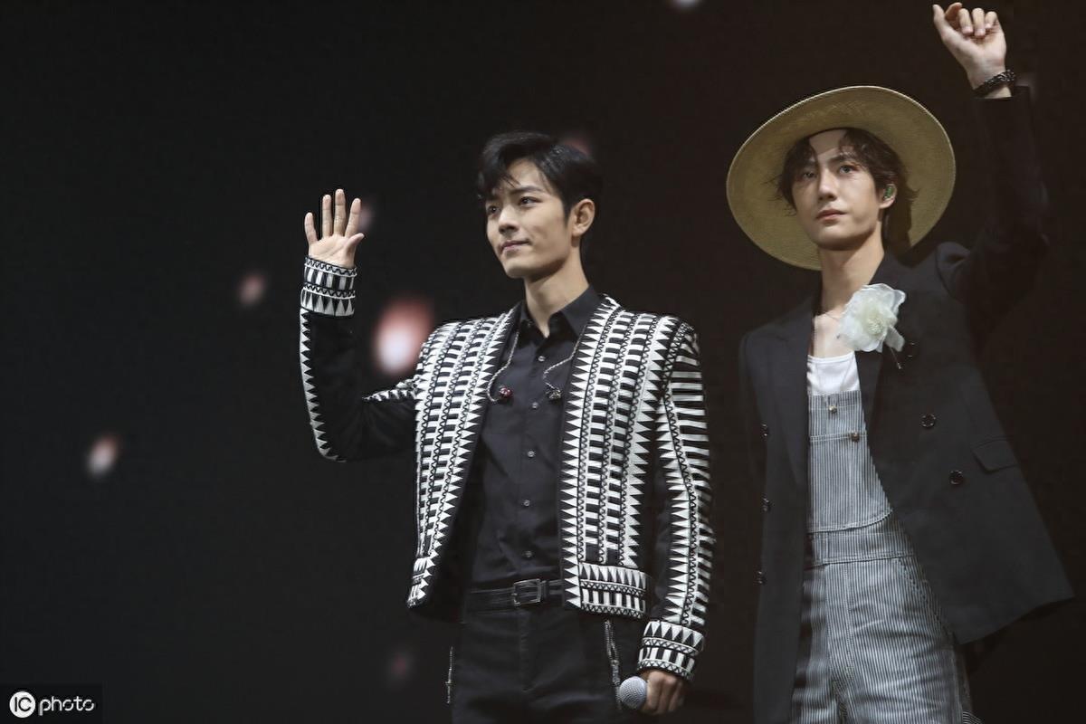 《陈情令》告别演唱会收官，肖战王一博“深情”对视，CP魂燃爆了