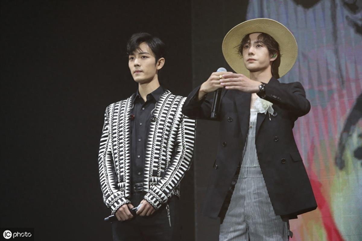 《陈情令》告别演唱会收官，肖战王一博“深情”对视，CP魂燃爆了