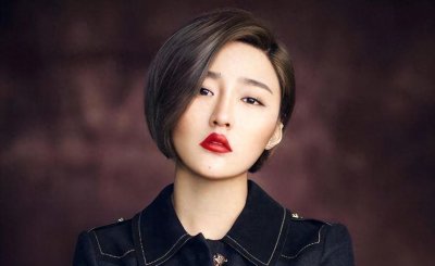 ​张玉娇：赵本山的女徒孙，因春晚爆火，住豪宅戴翡翠，承认整容