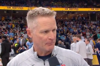 ​伦纳德被垫脚库里力挺队友，如今库里和教练上演美式双标谴责对手