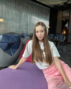 ​郑秀妍为什么退团？表面是因为排挤，实际参加了《乘风3》没封杀