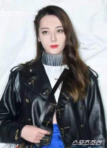 ​迪丽热巴和朱一龙居然抗住了韩媒的镜头？韩媒：耀眼的外貌