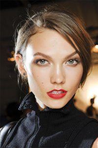 ​26岁超模小KK结婚 老公多金背景更是惊人