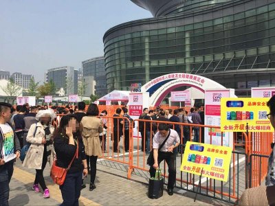 ​上海成人展火爆开幕 现场“独特风景线”赚足眼球！